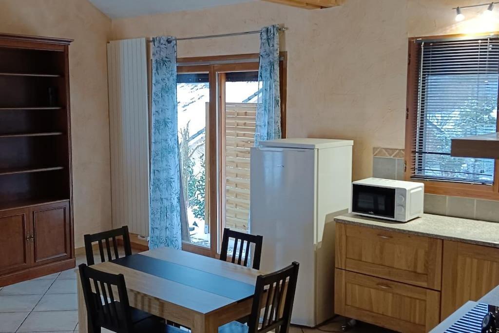 Chalet 2 Chambres En Savoie Pour 1 A 4 Personnes Gerbaix Екстер'єр фото